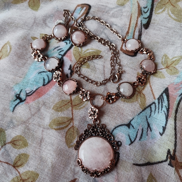 Rose Gold Coppery Rose Quartz Medallion Necklace and Earrings Set Unsigned EUC - Picture 4 of 15